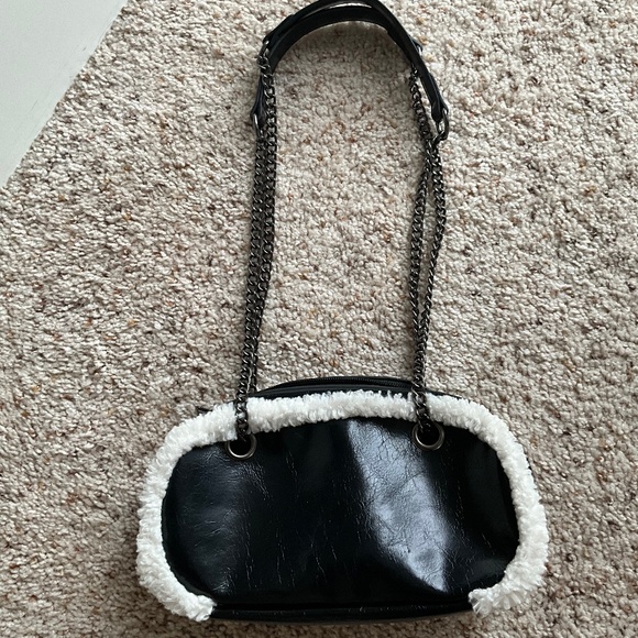 Handbags - Crinkled faux leather crossbody chain strap fur accent